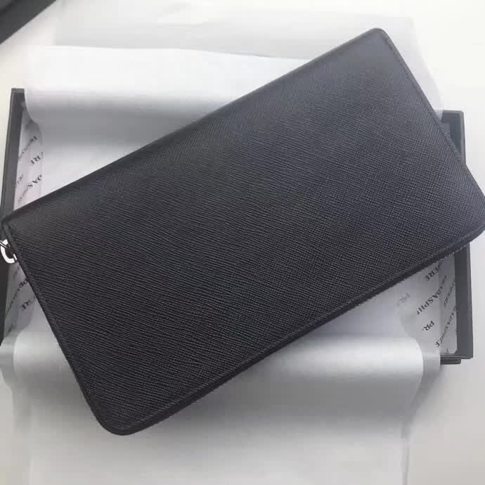 【原版皮】普拉达/Prada 拉链钱夹，选用十字纹小牛皮裁制而成，正面点缀三角唛徽标，经典之作，简单时尚，款号：1M1188