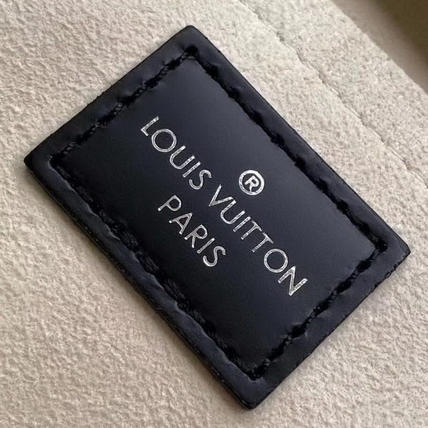 【原版皮】路易威登/LV Petit  Sac Plat手袋， Epi皮革浓缩经典设计，轻盈而充裕的构型可容纳手机等日常所需，可拆卸肩带实现手提，肩背和斜挎选择，款号：M69441