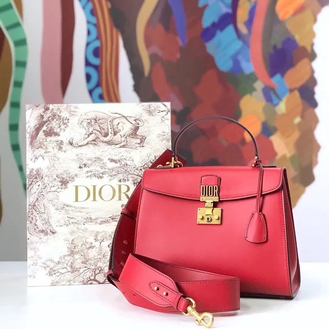 【原版皮】迪奥/Dior 手提包，选用平纹小牛皮裁制而成，饰以品牌标识字母锁扣，低调奢华，简约时尚