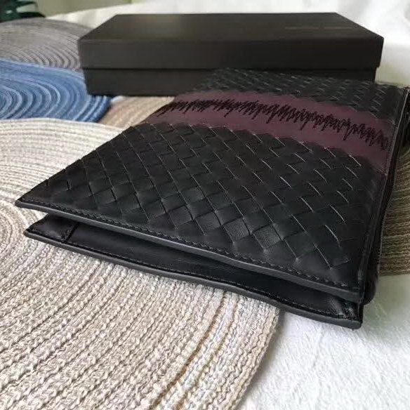 【原版皮】宝缇嘉/Bottega Veneta 手包，经典爆款，选用打蜡牛皮裁制而成，点缀刺绣格纹图案，款号：30629