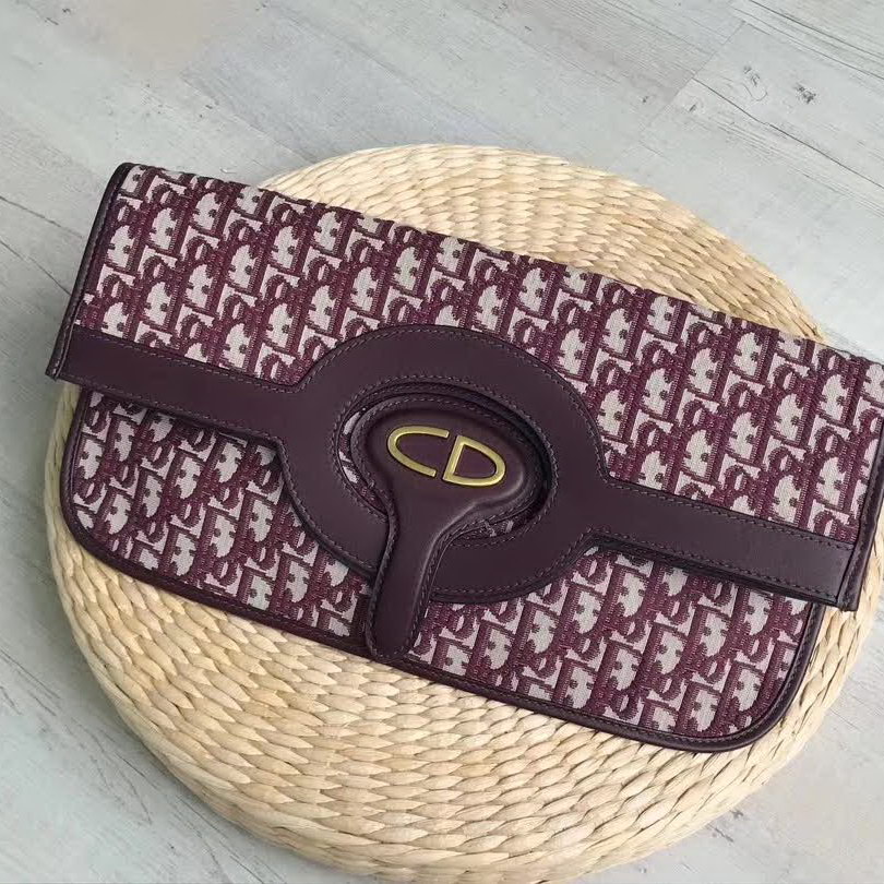 【原版皮】迪奥/Dior 翻折提花手包，选用Oblique提花帆布搭配同色系牛皮皮革裁制而成，缀以CD徽标锁扣，复古味满满哒，上班逛街都可以用，款号：M6758