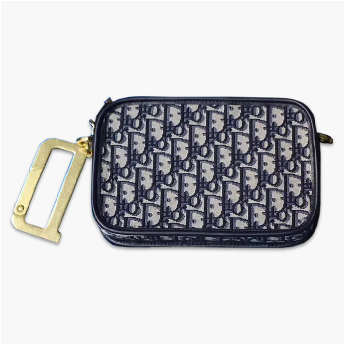 【原版皮】迪奥/Dior 相机包，选用Oblique提花帆布搭配同色系牛皮皮革裁制而成，大大的D字扣的手拎设计五金，随意又摩登，谁用谁时髦