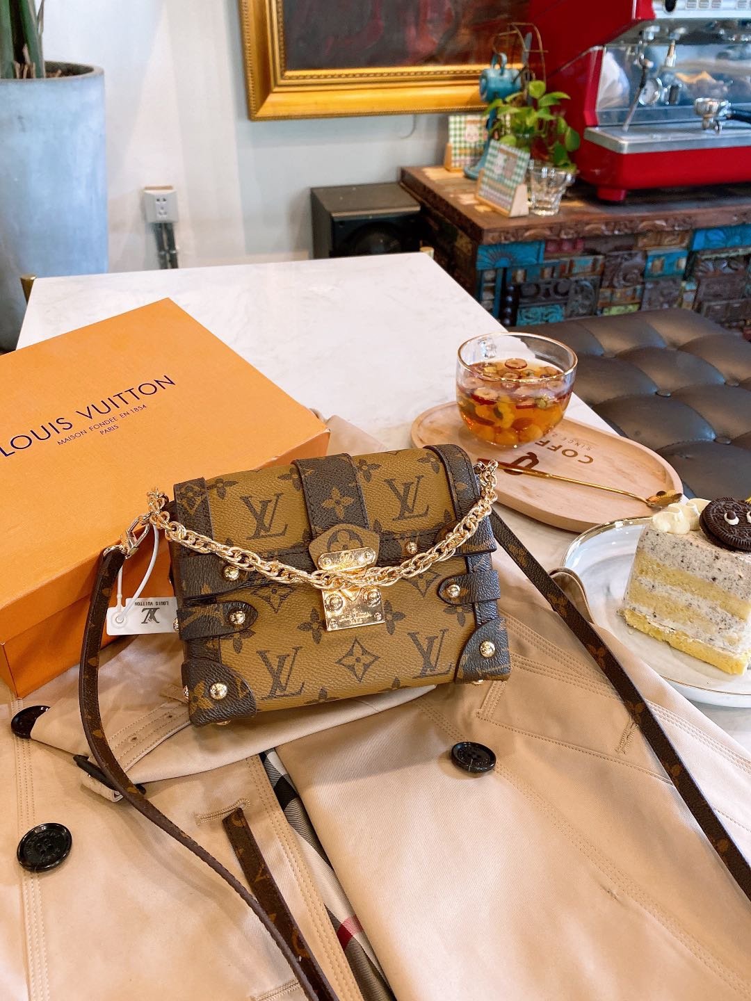 LOUIS VUITTON LB0612005020103 size: 17x12cm