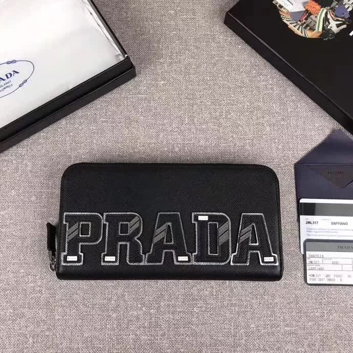 【原版皮】普拉达/Prada 拉链钱夹，选用十字纹小牛皮裁制而成，绗缝特别的皮革徽标设计凸显个性，时尚炫酷，就是要你好看，款号：2ML317