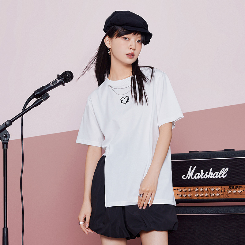 five SEMIR Short-Sleeved T-Shirt Women Love Irregular Show Legs Long Sweet And Cool 2022 Summer New Loose Embroidery Top Niche