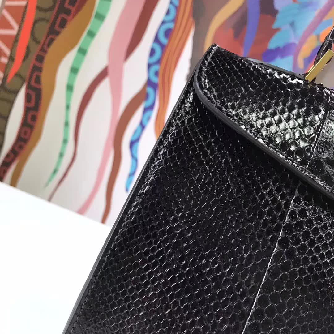 【原版皮】迪奥/Dior 手提包,选用蛇皮纹小牛皮裁制而成,饰以品牌标识字母锁扣,低调奢华,简约时尚