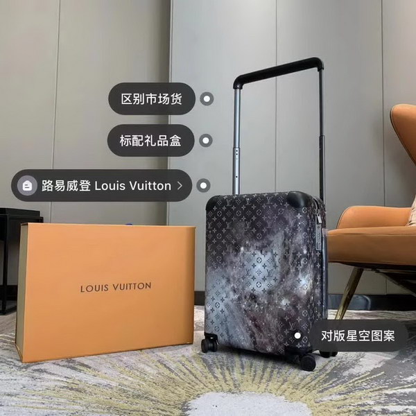 路易威登/LV 星空Horizon拉杆箱以个性创意革新,追溯品牌传统行李箱的设计风尚,皮革边角保护和超大外置拉杆丰富智慧细节,打造优雅且实用的旅行伴侣