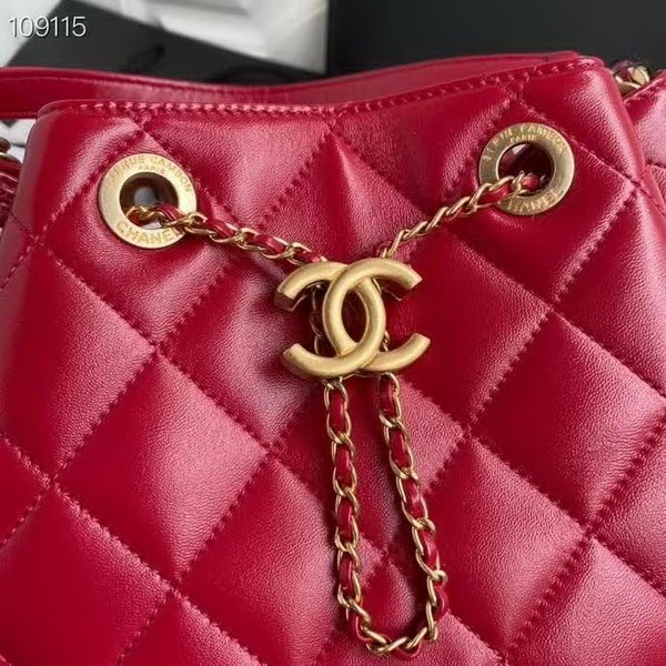 【原版皮】香奈儿/Chanel 新款抽绳包,选用小羊皮经过特殊工艺抛光,皮面略微亮闪闪,增加了耐磨度同时又超质感,经典的菱格纹设计,双C纽扣设计,19的皮穿金属粗链条,款号:AS1900