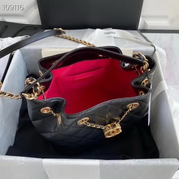 【原版皮】香奈儿/Chanel 新款抽绳包,选用小羊皮经过特殊工艺抛光,皮面略微亮闪闪,增加了耐磨度同时又超质感,经典的菱格纹设计,双C纽扣设计,19的皮穿金属粗链条,款号:AS1900