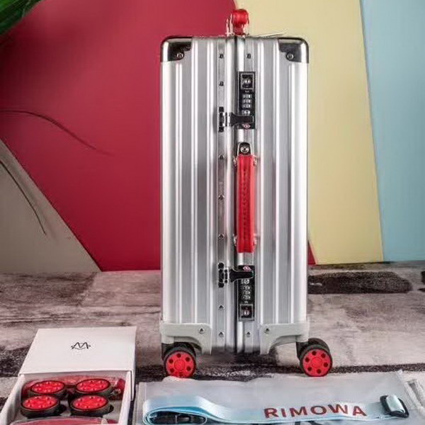 日默瓦/Rimowa 旅行箱,全铝镁合金,经典款的新版本,彩色皮质把手,购买就送透明套,4个轮子,2个手把,绑带,想怎么换就怎么换,永远是街头机场最靓的你