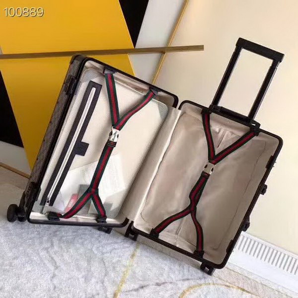 古驰/Gucci 旅行箱,釆用先进聚碳纤维工艺,高档大气的LOGO,独特设计理念,趣味横生,时尚潮流,复古风格与完美工艺,二者结合