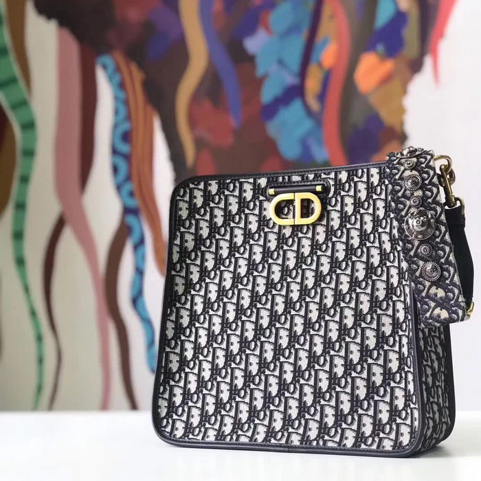 【原版皮】迪奥/Dior 肩背包,选用Oblique提花帆布搭配同色系牛皮皮革裁制而成,饰以CD徽标锁扣