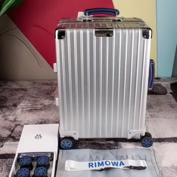 日默瓦/Rimowa 旅行箱,全铝镁合金,经典款的新版本,彩色皮质把手,购买就送透明套,4个轮子,2个手把,绑带,想怎么换就怎么换,永远是街头机场最靓的你