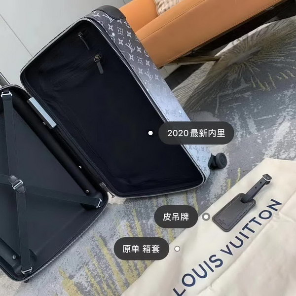 路易威登/LV 星空Horizon拉杆箱以个性创意革新,追溯品牌传统行李箱的设计风尚,皮革边角保护和超大外置拉杆丰富智慧细节,打造优雅且实用的旅行伴侣