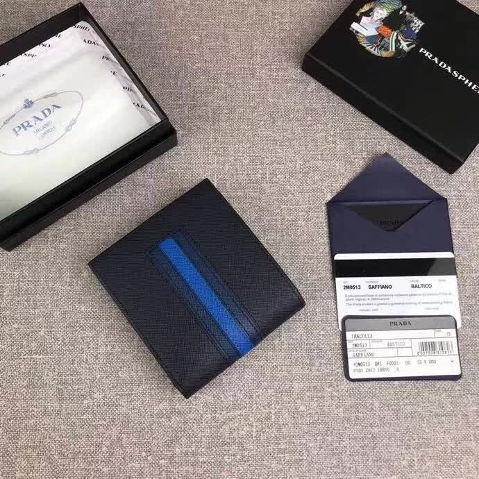 【原版皮】普拉达/Prada 短款钱夹,选用十字纹小牛皮镶嵌彩带皮革裁制而成,精湛走线均匀整齐,做工精湛,款号:2M0513