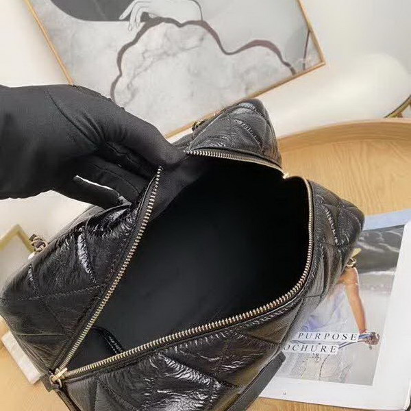 【原版皮】香奈儿/Chanel 保龄球购物袋,简直是一款完美百搭包,采用进口皱纹牛皮,超级柔软细腻,皮质独特,纹络更显高档质感,款号:AS8315