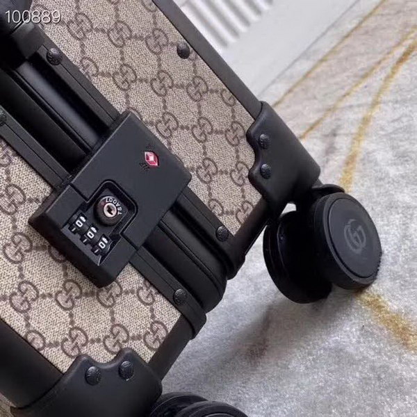 古驰/Gucci 旅行箱,釆用先进聚碳纤维工艺,高档大气的LOGO,独特设计理念,趣味横生,时尚潮流,复古风格与完美工艺,二者结合
