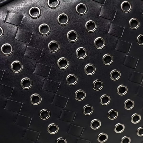 【原版皮】宝缇嘉/BV 男士双肩包,融合VN Eyelets工艺新颖呈现,光滑打蜡小牛皮基底上,大号金属孔眼条纹和intrecciato编织图案交织呈现,相映成趣,款号:80186608A