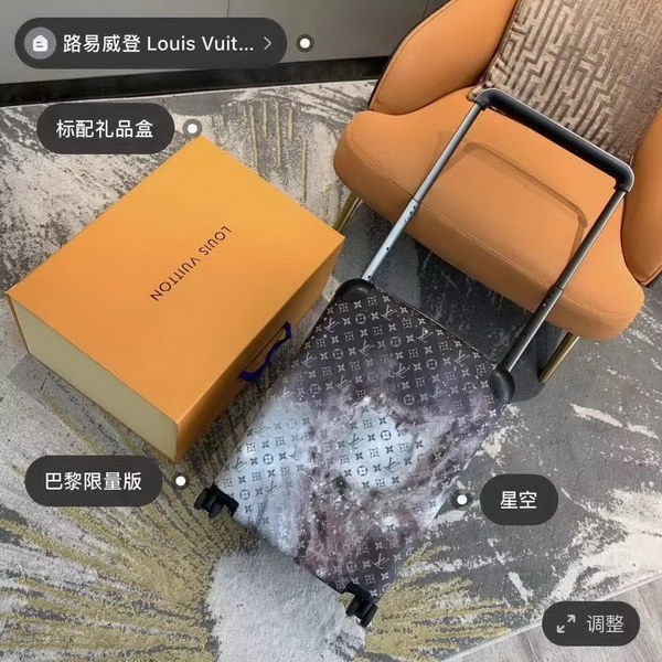 路易威登/LV 星空Horizon拉杆箱以个性创意革新,追溯品牌传统行李箱的设计风尚,皮革边角保护和超大外置拉杆丰富智慧细节,打造优雅且实用的旅行伴侣