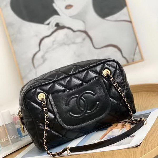 【原版皮】香奈儿/Chanel 保龄球购物袋,简直是一款完美百搭包,采用进口皱纹牛皮,超级柔软细腻,皮质独特,纹络更显高档质感,款号:AS8315