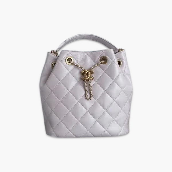 【原版皮】香奈儿/Chanel 新款抽绳包,选用小羊皮经过特殊工艺抛光,皮面略微亮闪闪,增加了耐磨度同时又超质感,经典的菱格纹设计,双C纽扣设计,19的皮穿金属粗链条,款号:AS1900