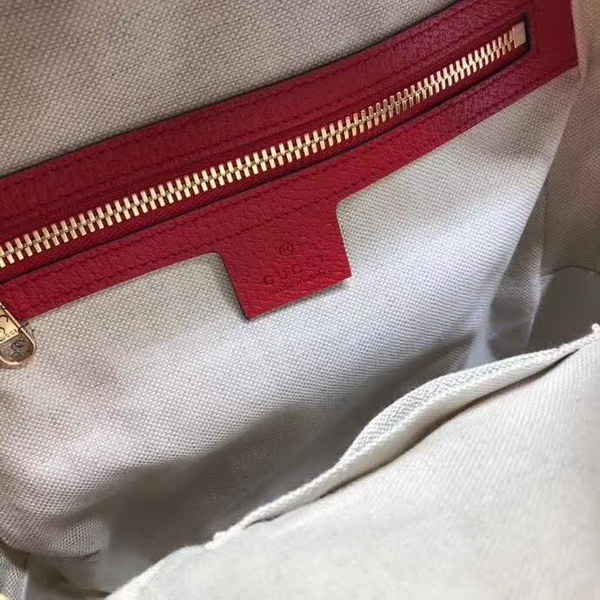 【原版皮】古驰/Gucci 苹果双肩背包,融入了卡通风格的苹果图案,与品牌的双G字母交织图案巧妙搭配,这款背包采用拉链前袋,背面为科技网布材质,款号:601296