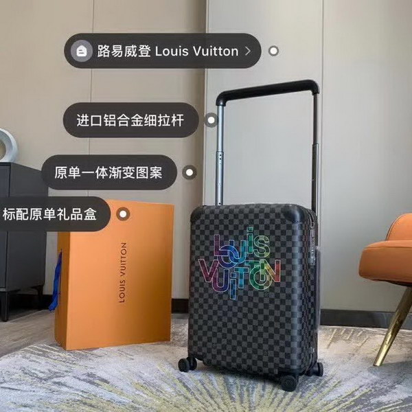 路易威登/LV Horizon 50拉杆箱,选用 Damier Graphite 帆布,印有设计的新款彩色交织字母品牌标识,光滑外层包裹轻巧的铝制拉杆,使箱内平整,箱内设计精简