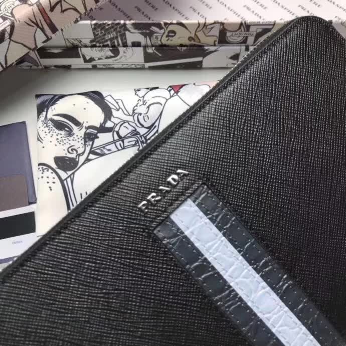 【原版皮】普拉达/Prada 拉链钱夹,选用十字纹小牛皮镶嵌彩带鳄鱼纹裁制而成,经典之作,简单时尚,款号:2ML188