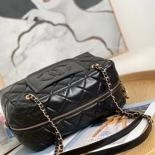 【原版皮】香奈儿/Chanel 保龄球购物袋,简直是一款完美百搭包,采用进口皱纹牛皮,超级柔软细腻,皮质独特,纹络更显高档质感,款号:AS8315