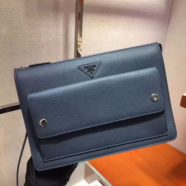 【原版皮】普拉达/Prada 男士手包,采用小牛皮材质,充分呈现充满现代感和阳刚之气的迷人魅力,颇具功能性,非常实用,款号:2VF018