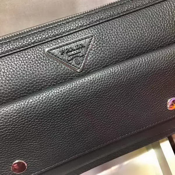 【原版皮】普拉达/Prada 男士斜跨包,采用小牛皮材质,又可当手包,一包当两包用,正面口袋,格层多多,时尚又大气,男士们值得入手,款号:2VH091