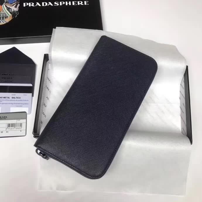 【原版皮】普拉达/Prada 拉链钱夹,选用十字纹牛皮裁制而成,饰以菱形拼色,精湛走线均匀整齐,油边顺滑,款号:2ML317