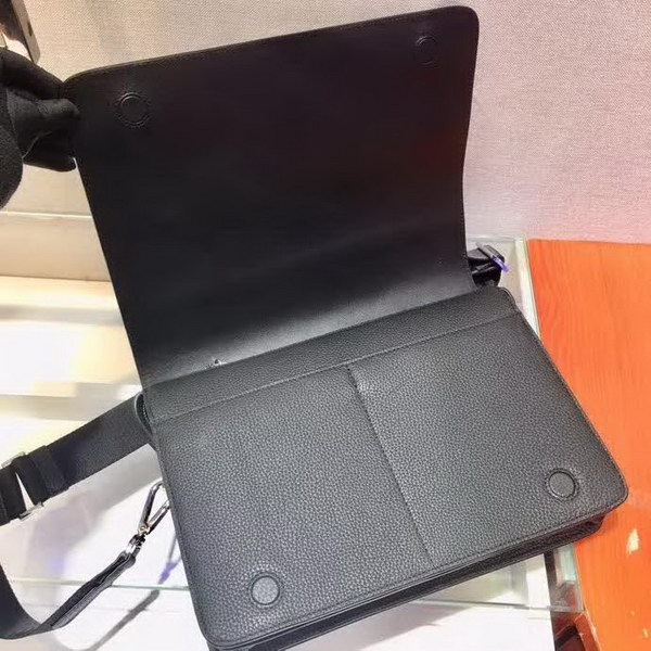 【原版皮】普拉达/Prada 男士斜跨包,采用进口小牛皮材质,外部三角形徽标,简约又大气,男士们的最爱,款号:2VD012