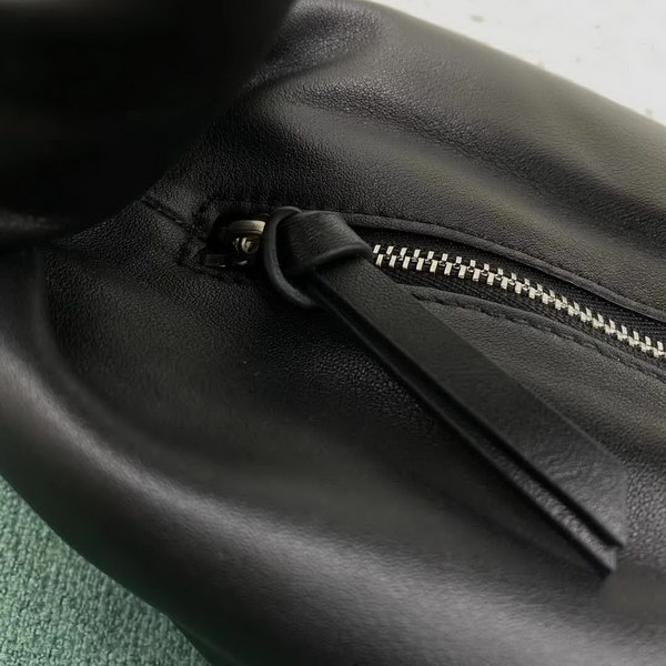 【原版皮】宝缇嘉/BV 打结包,饺子称号,仙女一定要入手,日常百搭,容量实在优秀,质感好的没得说,很能装哦,款号:629635