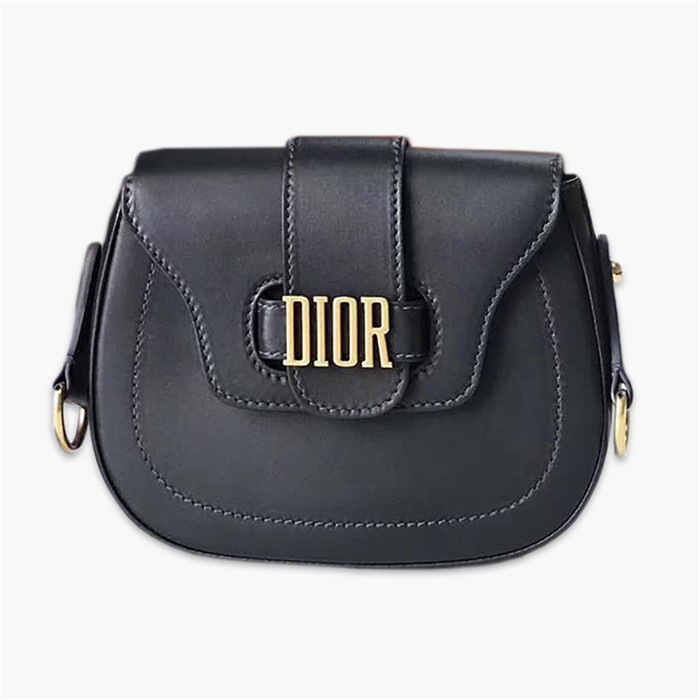 【原版皮】迪奥/Dior 肩背包,选用小牛皮裁制而成,饰以品牌标识字母锁扣,设计得比其它包更有特色一点,真的特别好看,款号:M6501