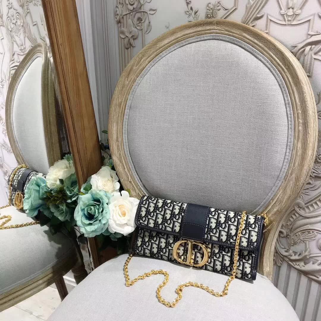 【原版皮】迪奥/Dior 30 Montaigne链条包,选用Oblique提花帆布搭配同色系牛皮皮革裁制而成,饰以标志性“CD”字母锁扣,款号:M5683