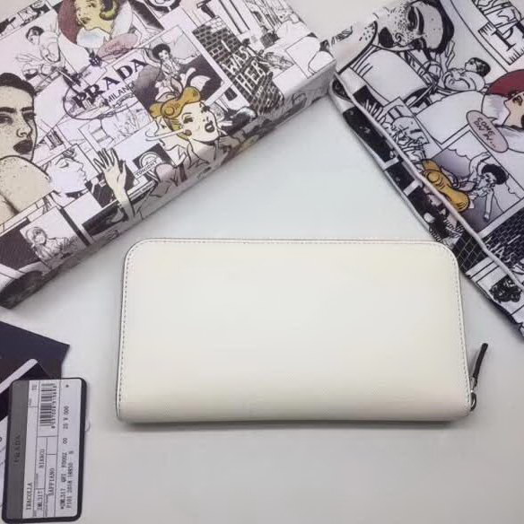 【原版皮】普拉达/Prada 拉链钱夹,选用十字纹牛皮裁制而成,饰以黑色经典丝印徽标,风格优雅简约,款号:2ML317