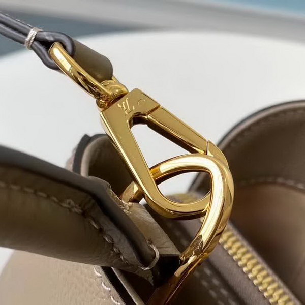 【原版皮】路易威登/LV Montaigne BB手袋,将Monogram图案先印染后压印于粒面皮革,与挺括线条相辅相成,有立体感的造型与精巧的内部设计,款号:M45489