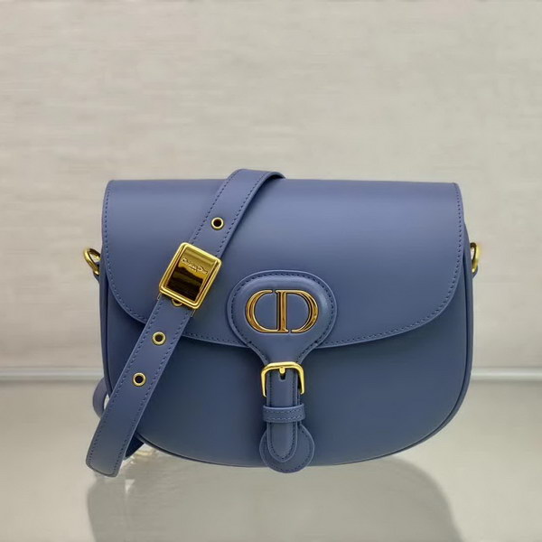 【原版皮】迪奥/Dior bobby 手袋,复古CD logo,硬挺的包身,五金做旧增加了复古感,不易磨损,采用光面牛皮革精心制作,饰以复古金色五金配件提升格调,柔软而富有质感,点缀有军装风格搭扣,款号:M9319