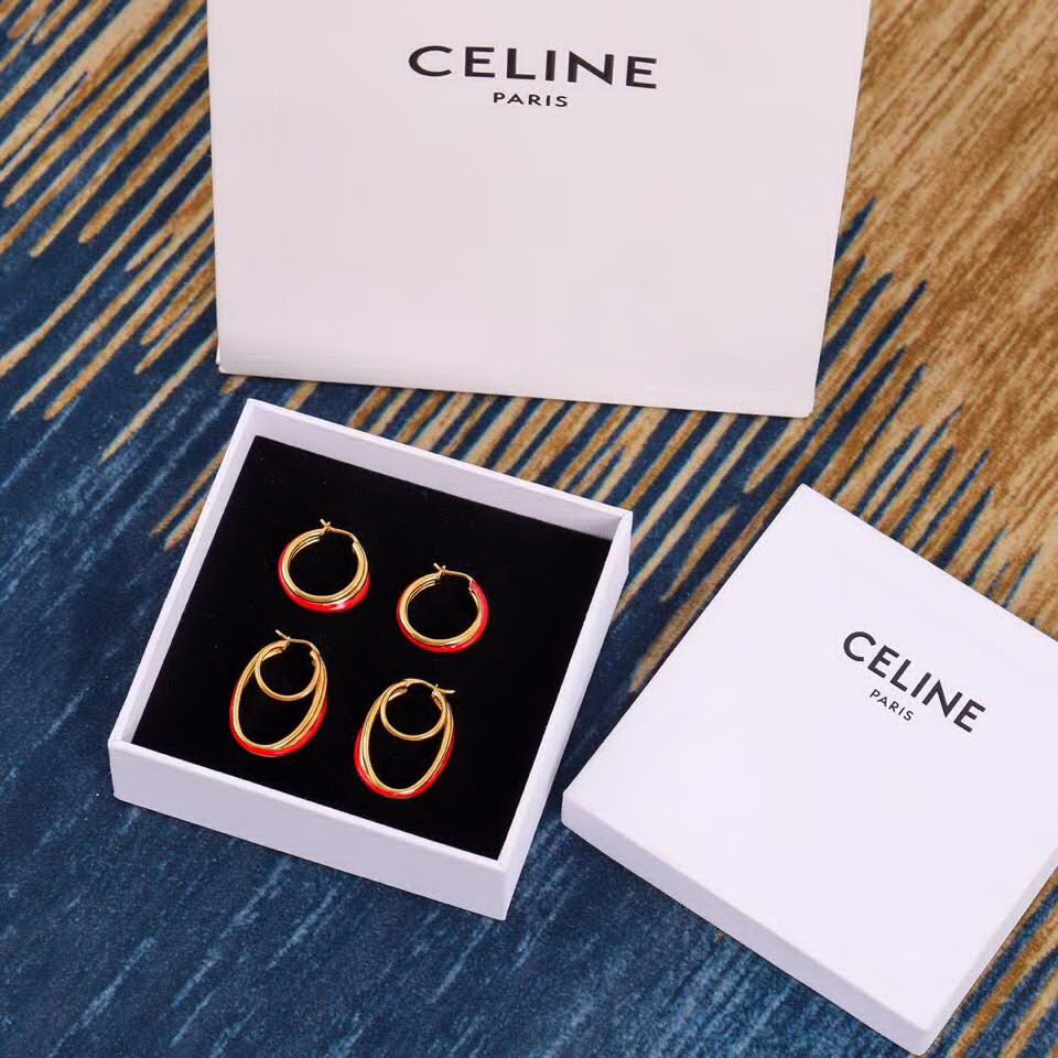 20秋季最新专柜款-Celine最新爆款系列红边金色圈圈耳环，满足你的各种场合搭配，一百万个推荐