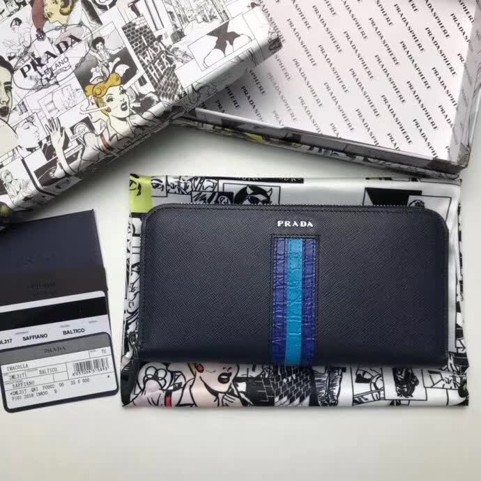 【原版皮】普拉达/Prada 拉链钱夹,选用十字纹小牛皮镶嵌彩带鳄鱼纹裁制而成,经典之作,简单时尚,款号:2ML317