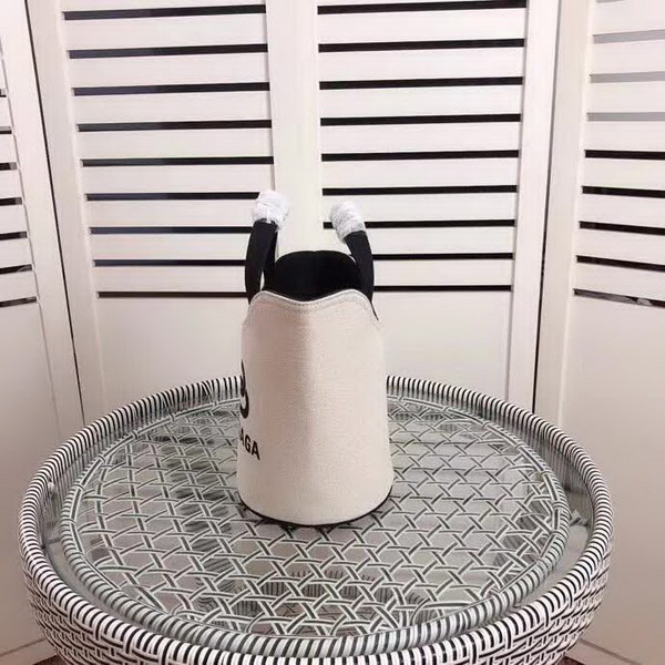 【原版皮】巴黎世家/Balenciaga, 帆布水桶手提包,黑白设计正面大小logo相衬,经典设计简约不轻易过时,帆布包轻盈易携带,容量却很赞,手提斜挎都是棒棒的