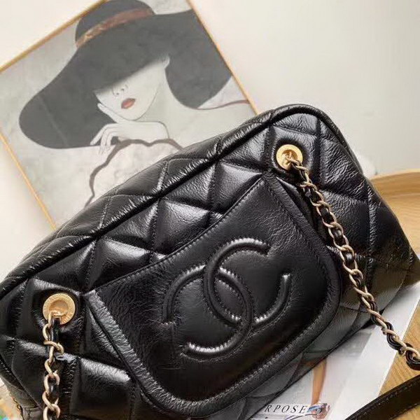 【原版皮】香奈儿/Chanel 保龄球购物袋,简直是一款完美百搭包,采用进口皱纹牛皮,超级柔软细腻,皮质独特,纹络更显高档质感,款号:AS8315