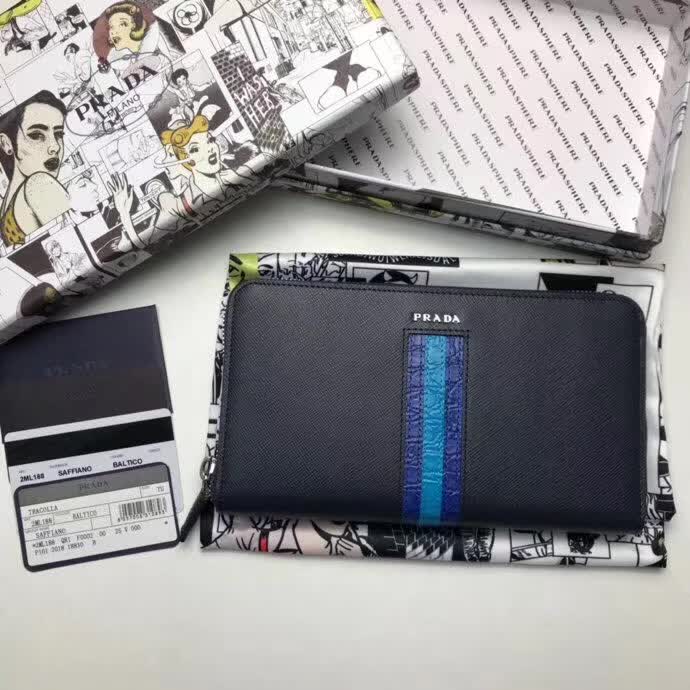【原版皮】普拉达/Prada 拉链钱夹,选用十字纹小牛皮镶嵌彩带鳄鱼纹裁制而成,经典之作,简单时尚,款号:2ML188