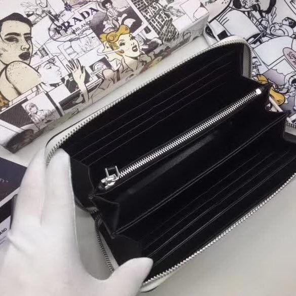 【原版皮】普拉达/Prada 拉链钱夹,选用十字纹牛皮裁制而成,饰以黑色经典丝印徽标,风格优雅简约,款号:2ML317