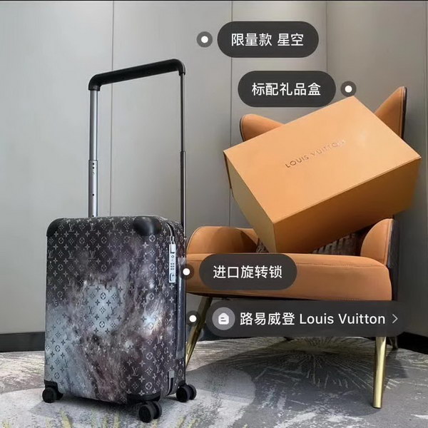 路易威登/LV 星空Horizon拉杆箱以个性创意革新,追溯品牌传统行李箱的设计风尚,皮革边角保护和超大外置拉杆丰富智慧细节,打造优雅且实用的旅行伴侣
