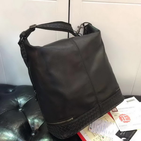 【原版皮】宝缇嘉/BV 男士肩背包,采用南韩软皮,柔软的hobo包造型贴合身形,半部分以手工编织制作,肩背或斜挎方式舒适携带,款号:80188805