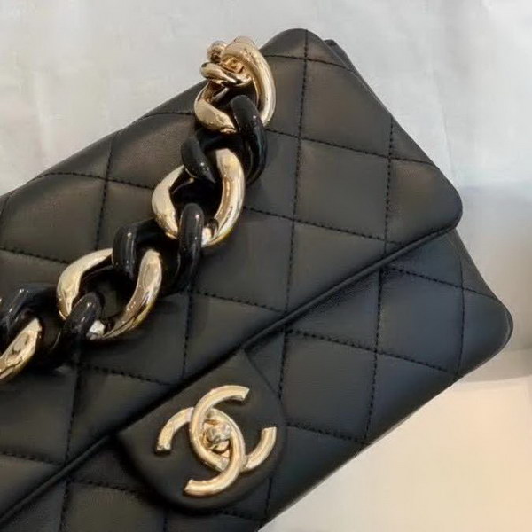 【原版皮】香奈儿/Chanel 亚克力手拎包,采用柔软细腻的进口小羊皮,经典菱格走线,单肩斜挎多用包,小香一直秉承简洁风格,低调奢华,也着实百搭,大号实用,小号俏皮:AS1354