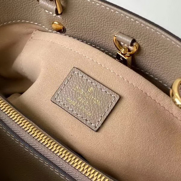 【原版皮】路易威登/LV Montaigne BB手袋,将Monogram图案先印染后压印于粒面皮革,与挺括线条相辅相成,有立体感的造型与精巧的内部设计,款号:M45489