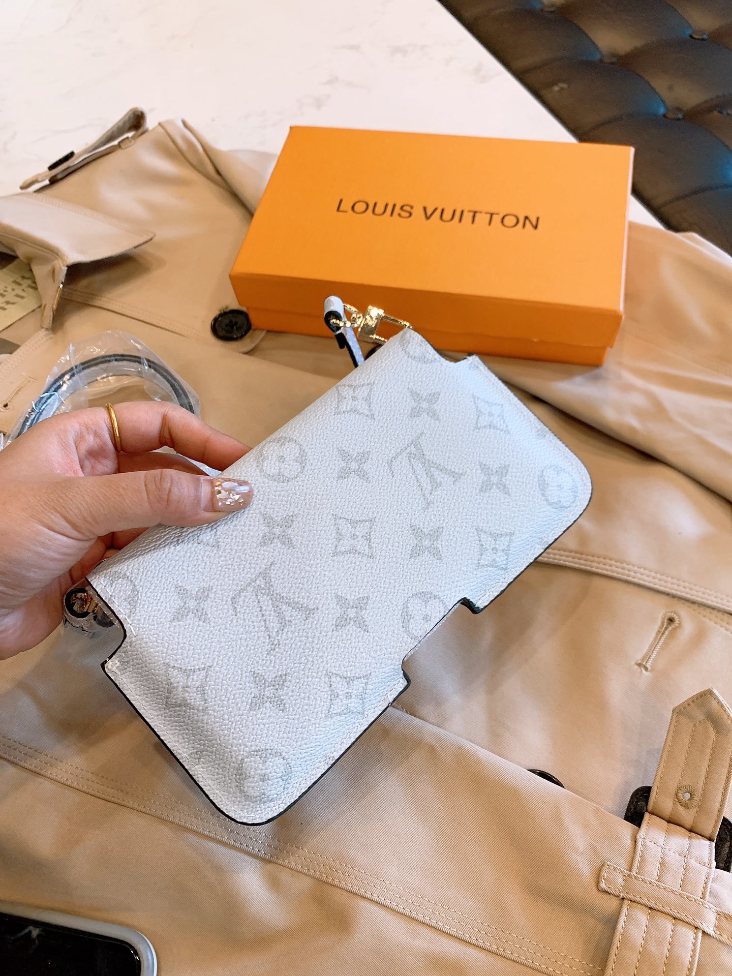 LOUIS VUITTON LB0012005020113 size: 18cm